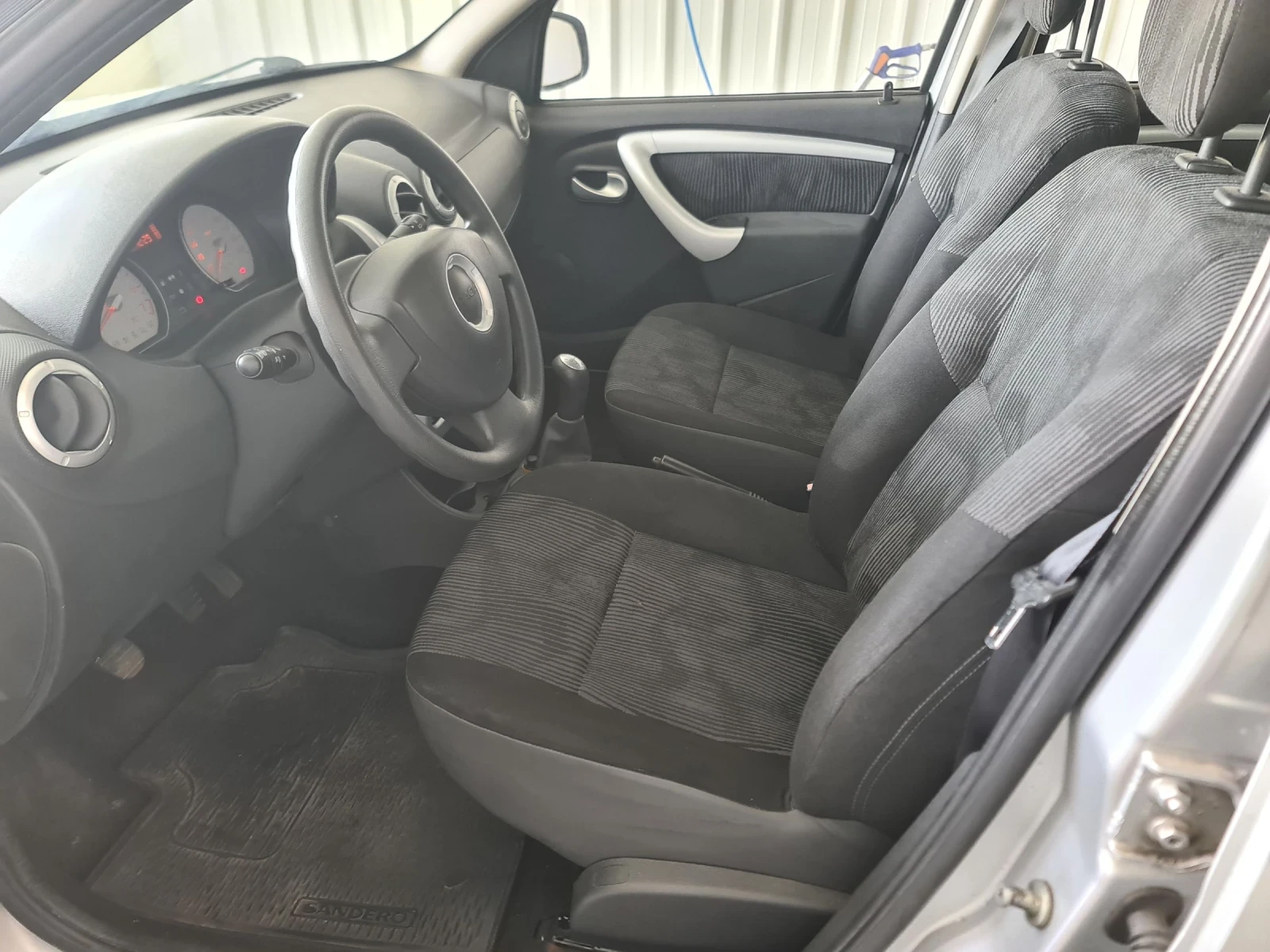 Dacia Sandero 1.4 бензин 16V - изображение 10