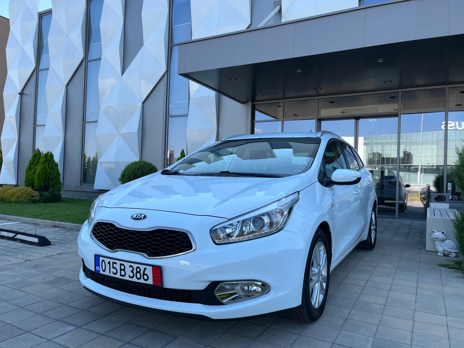 Kia Ceed 1.6CRDi 110к.с. Перфектна!!! - изображение 2