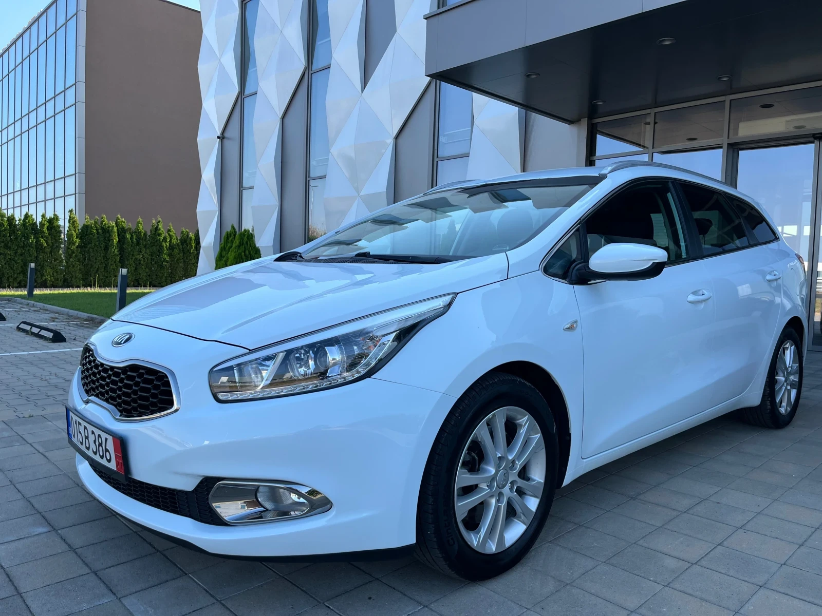 Kia Ceed 1.6CRDi 110к.с. Перфектна!!! - изображение 4