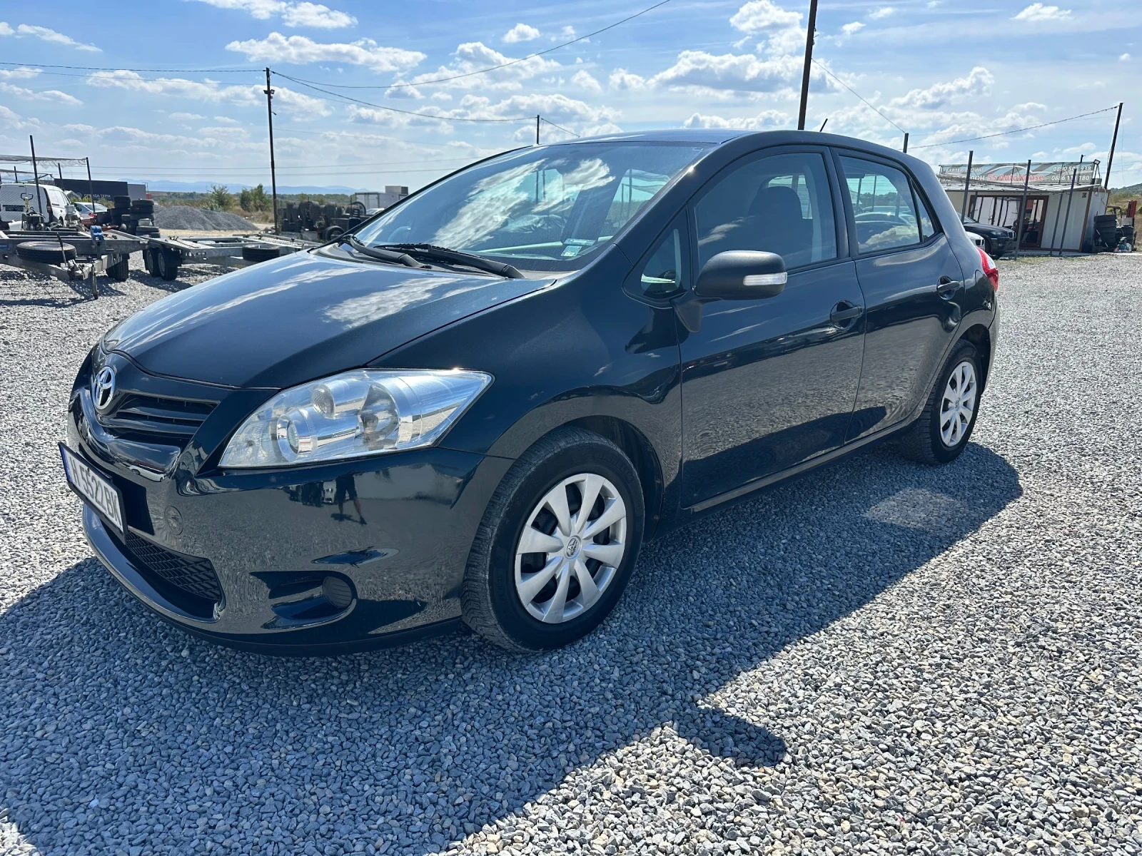 Toyota Auris 1.3 i- 99ps - изображение 3