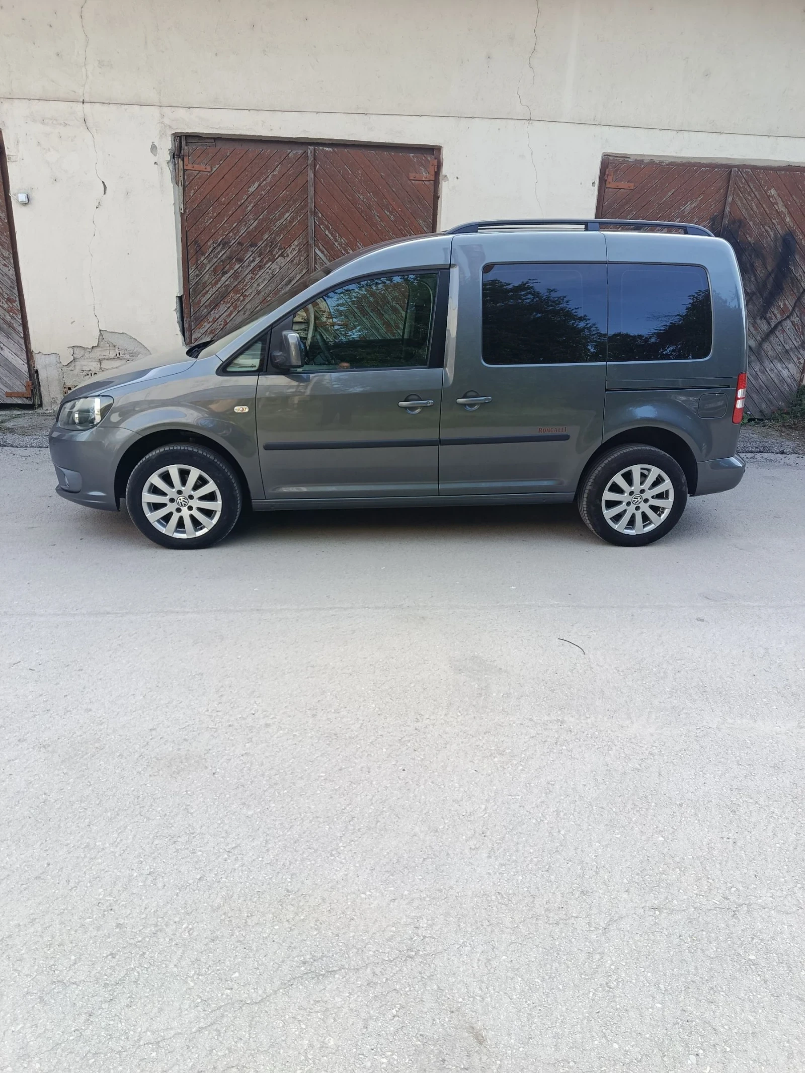 VW Caddy TDI, снимка 2 - Автомобили и джипове - 54455397
