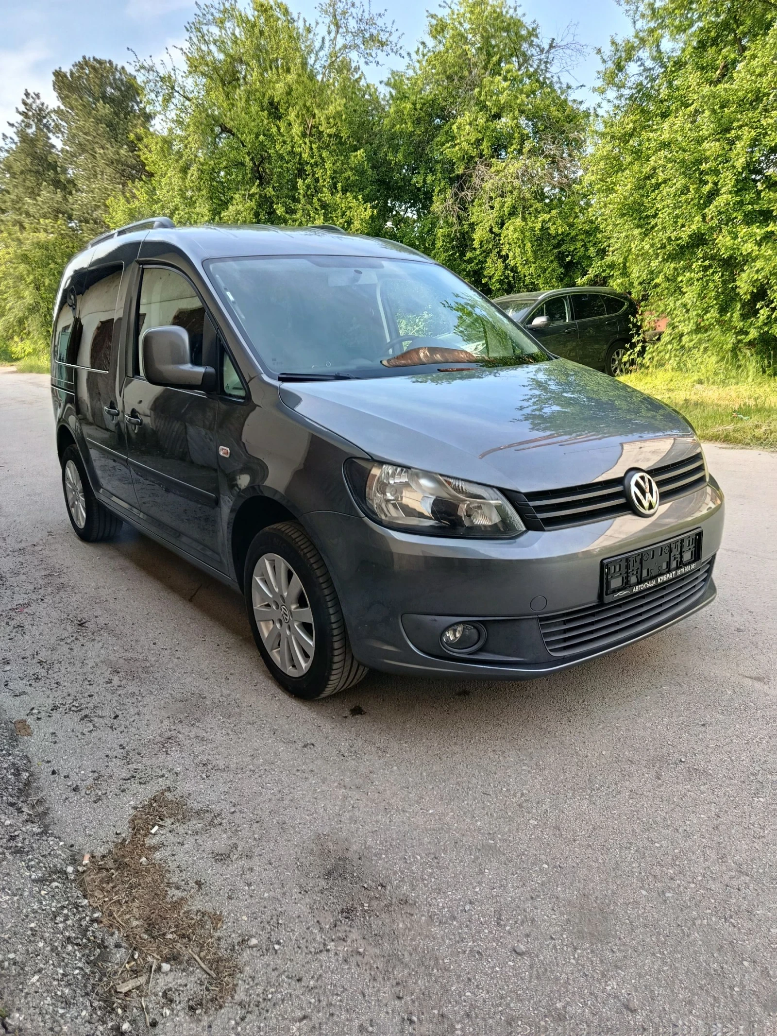 VW Caddy TDI, снимка 6 - Автомобили и джипове - 54455397