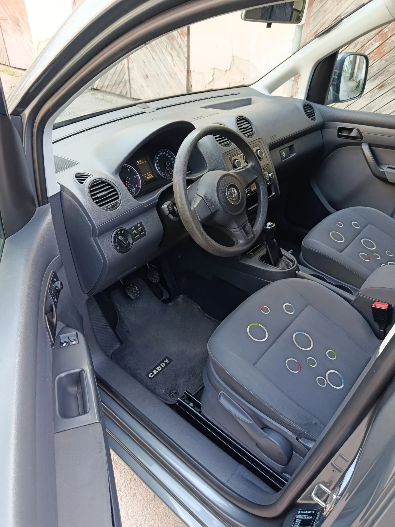 VW Caddy TDI, снимка 11 - Автомобили и джипове - 54455397