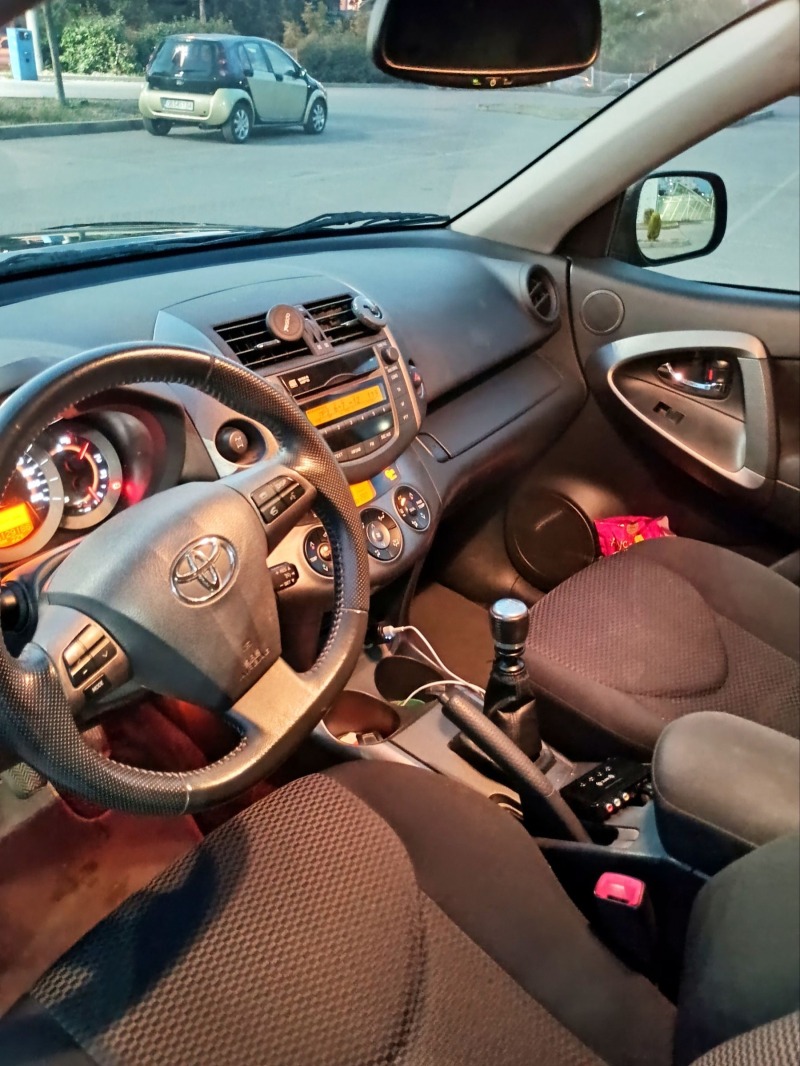 Toyota Rav4, снимка 4 - Автомобили и джипове - 46450328