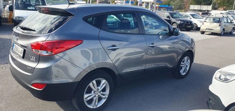 Hyundai IX35, снимка 15 - Автомобили и джипове - 47358357