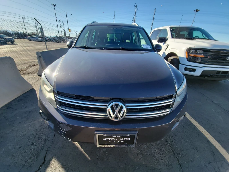 VW Tiguan SE* Подгрев* Navi* Keyless* , снимка 2 - Автомобили и джипове - 48995491