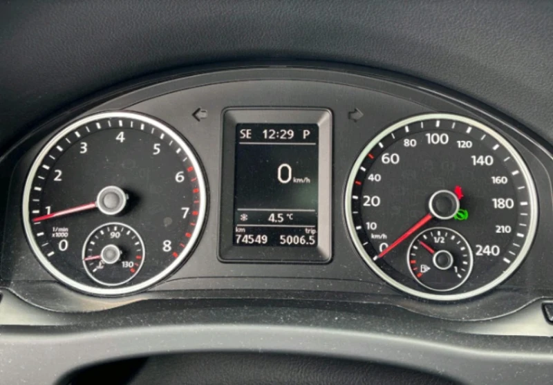 VW Tiguan 2.0L TSI R-LINE , снимка 8 - Автомобили и джипове - 52459951