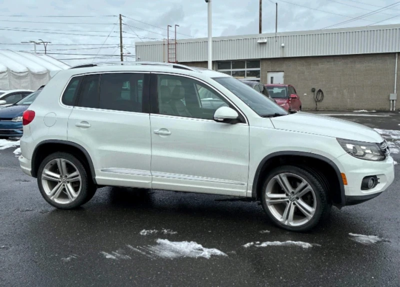 VW Tiguan 2.0L TSI R-LINE , снимка 3 - Автомобили и джипове - 52459951