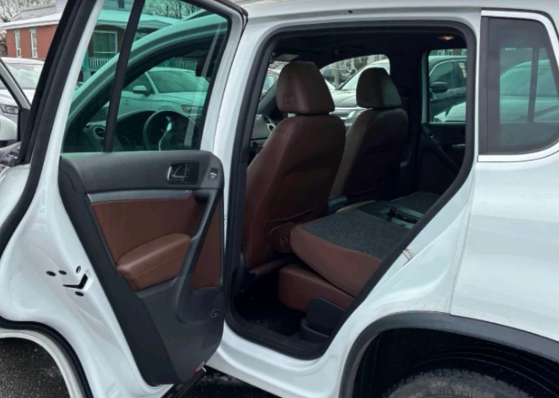 VW Tiguan 2.0L TSI R-LINE , снимка 6 - Автомобили и джипове - 52459951