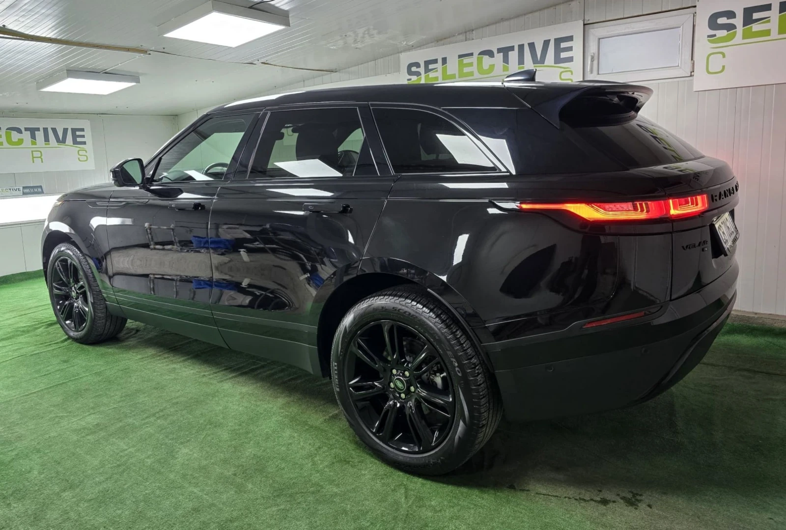 Land Rover Range Rover Velar S - AWD  - изображение 4