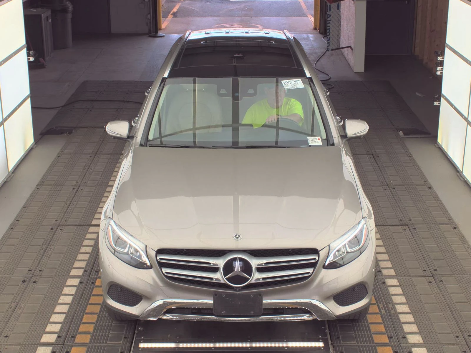 Mercedes-Benz GLC 300 4MATIC* Ambient* BURMESTER* 360* Пано* Дистроник*  - изображение 2