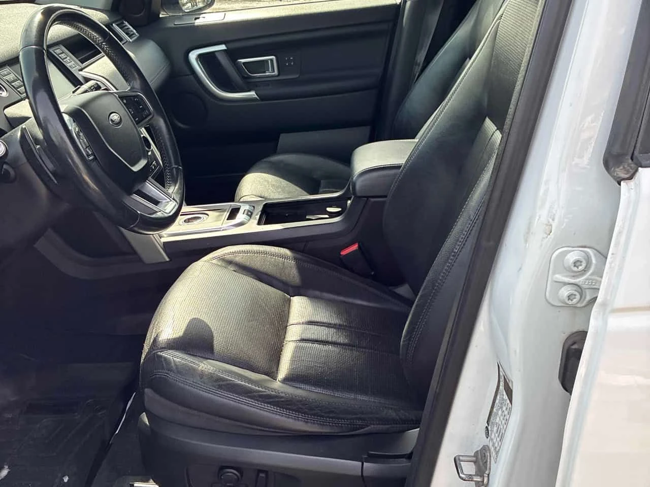 Land Rover Discovery Sport * ПОДГРЕВИ* ПАНОРАМА* КАМЕРА* , снимка 14 - Автомобили и джипове - 53982544