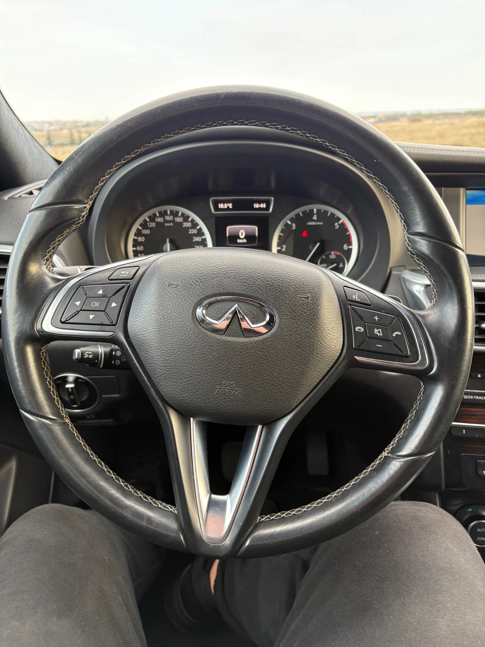 Infiniti Q30 2.2 Premium AWD, снимка 6 - Автомобили и джипове - 54120771