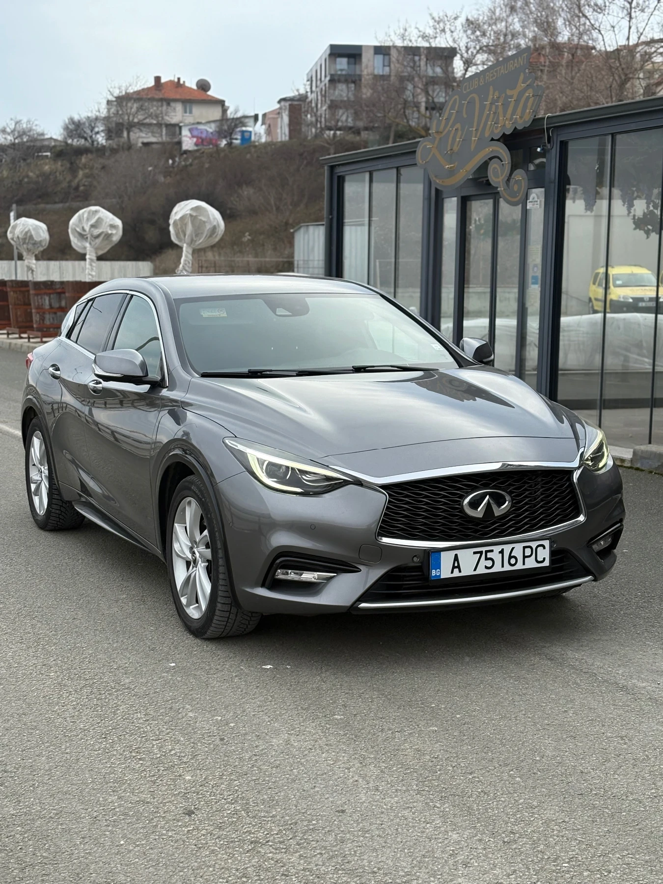 Infiniti Q30 2.2 Premium AWD, снимка 2 - Автомобили и джипове - 54120771