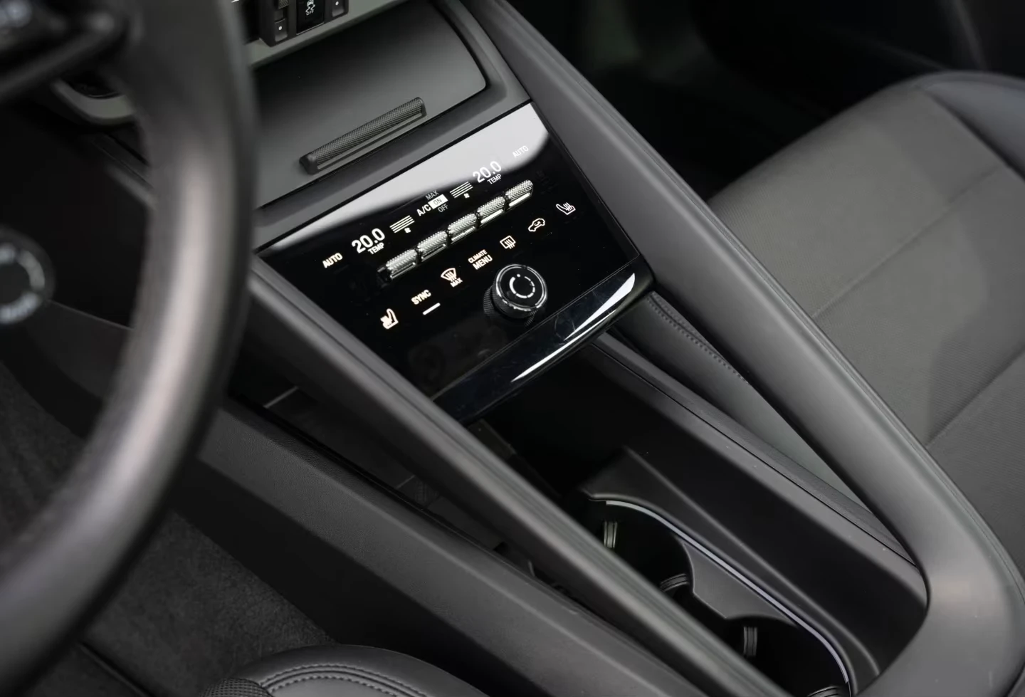 Porsche Macan 4* ELECTRIC* PASM* PANO* CAM* CARPLAY* , снимка 11 - Автомобили и джипове - 54263765