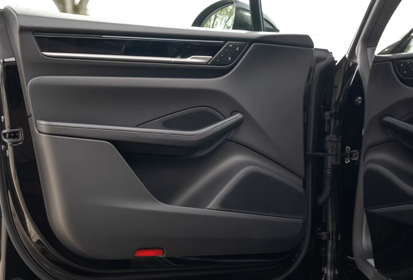 Porsche Macan 4* ELECTRIC* PASM* PANO* CAM* CARPLAY* , снимка 5 - Автомобили и джипове - 54263765