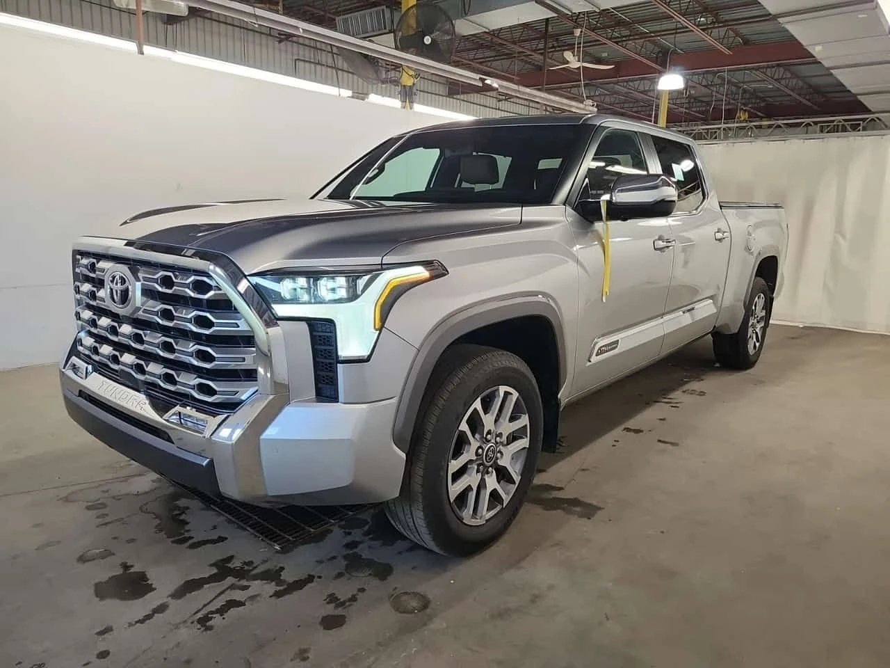 Toyota Tundra PLATINUM CREW CAB STD BED * CARFAX * Бeз инциденти