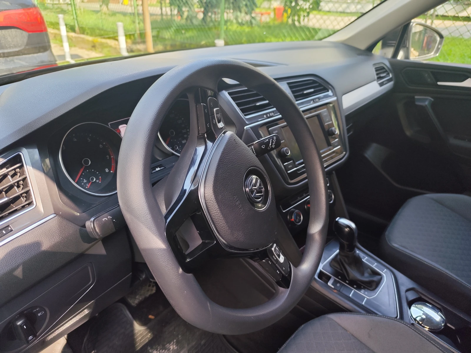 VW Tiguan, снимка 9 - Автомобили и джипове - 54765366