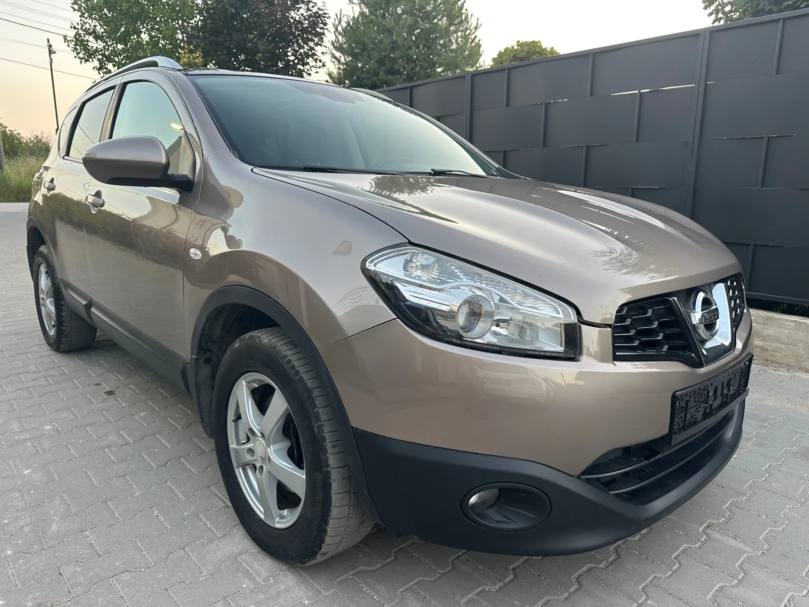 Nissan Qashqai 1.5DCI-110k.c-КАМЕРА+ НАВИ, снимка 3 - Автомобили и джипове - 55669373