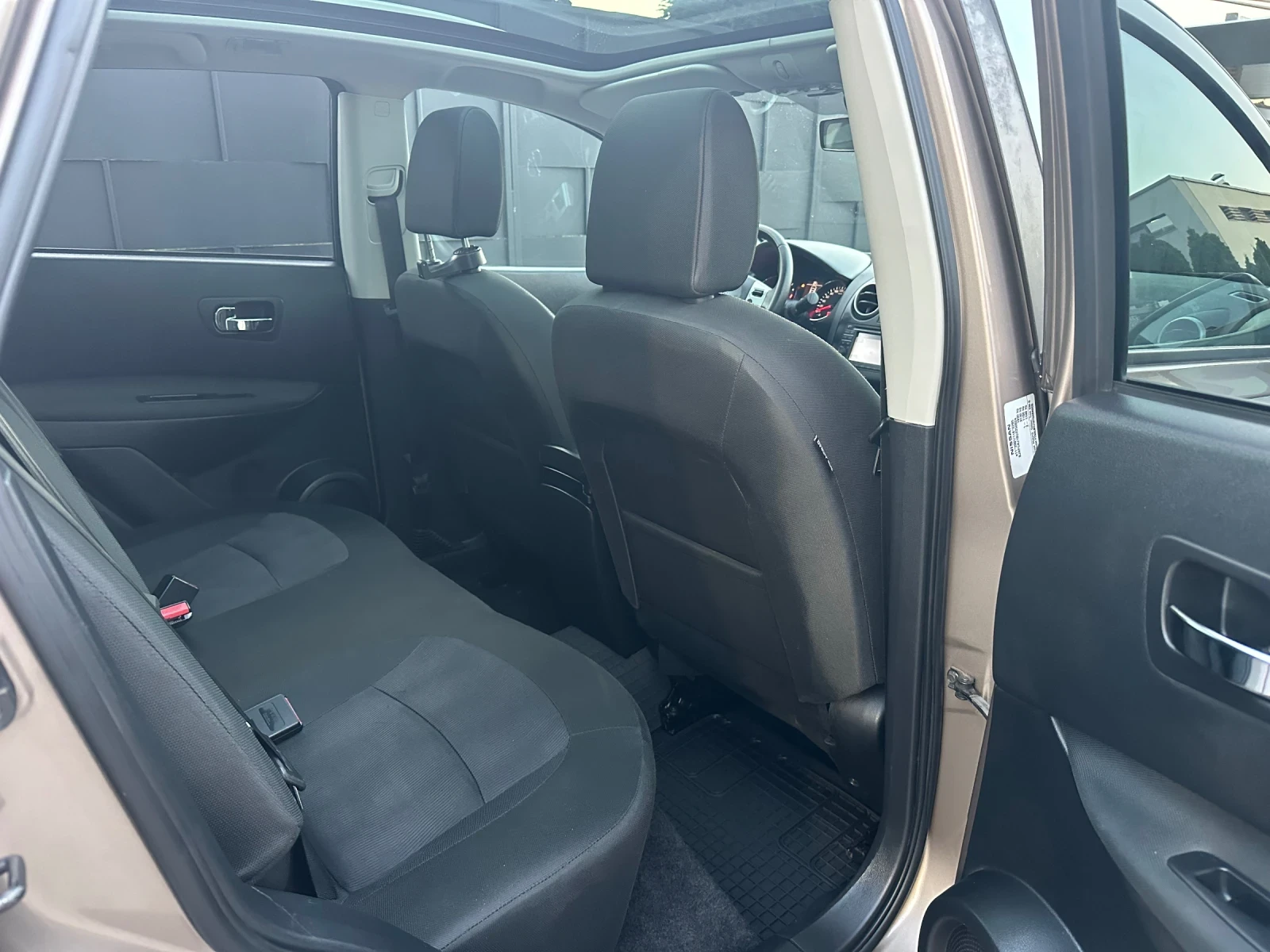 Nissan Qashqai 1.5DCI-110k.c-КАМЕРА+ НАВИ, снимка 14 - Автомобили и джипове - 55669373