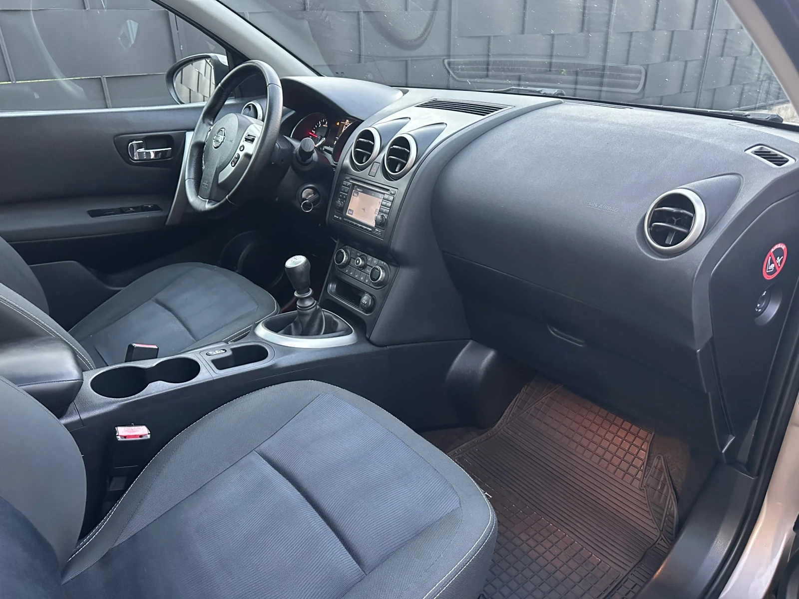 Nissan Qashqai 1.5DCI-110k.c-КАМЕРА+ НАВИ, снимка 12 - Автомобили и джипове - 55669373