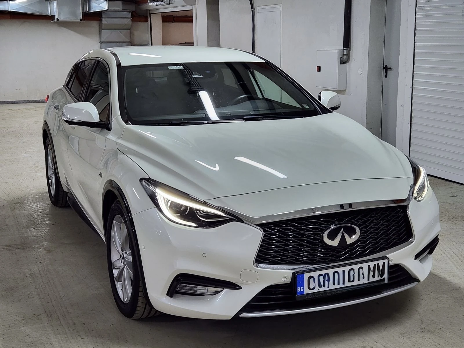 Infiniti Q30 2.0Т AWD, снимка 2 - Автомобили и джипове - 56711848