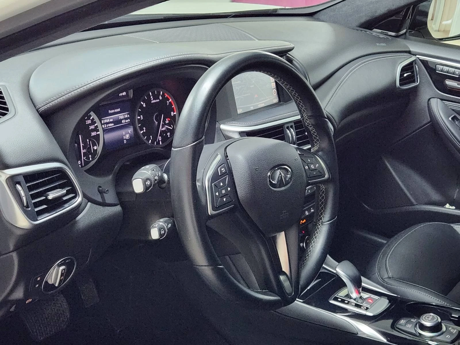 Infiniti Q30 2.0Т AWD, снимка 8 - Автомобили и джипове - 56711848