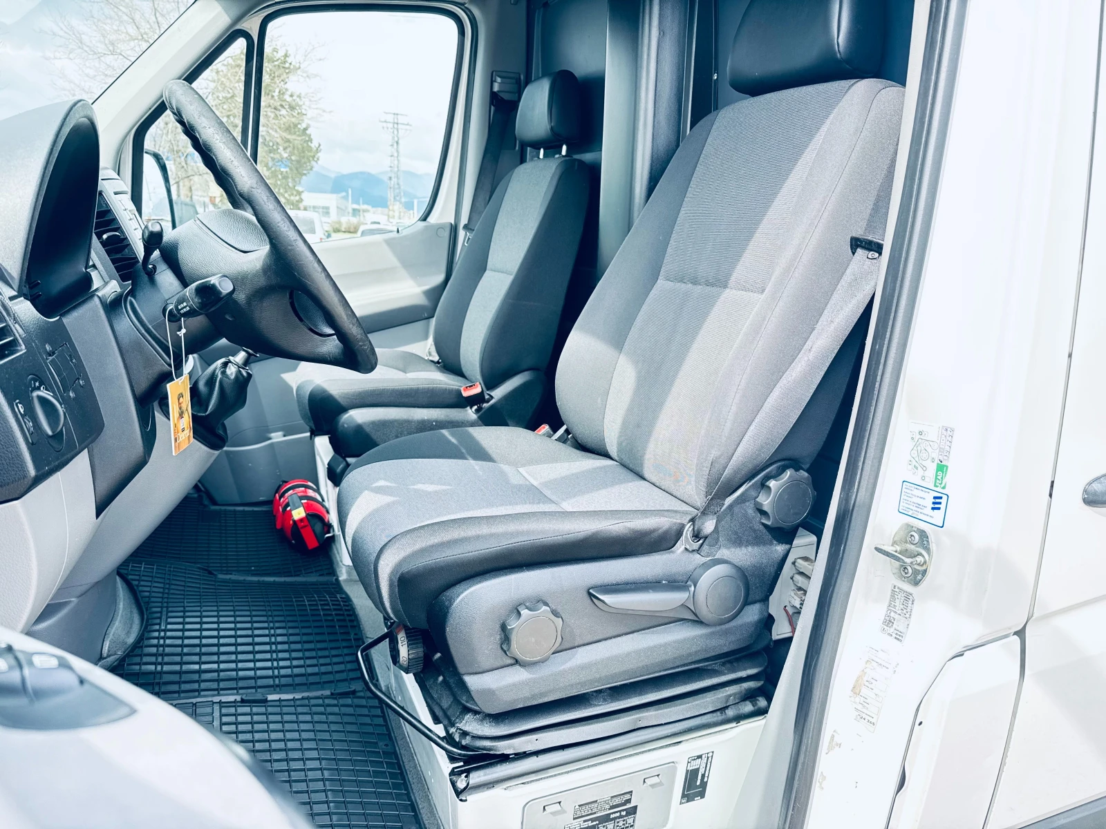 VW Crafter ХЛАДИЛЕН Нов внос Швейцария ТОП СЪСТОЯНИЕ, снимка 7 - Бусове и автобуси - 53915177