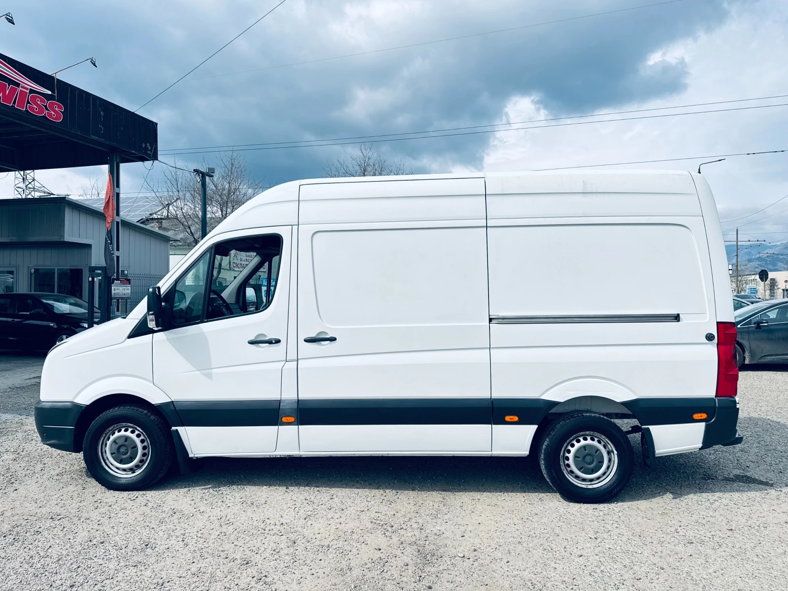 VW Crafter ХЛАДИЛЕН Нов внос Швейцария ТОП СЪСТОЯНИЕ, снимка 4 - Бусове и автобуси - 53915177