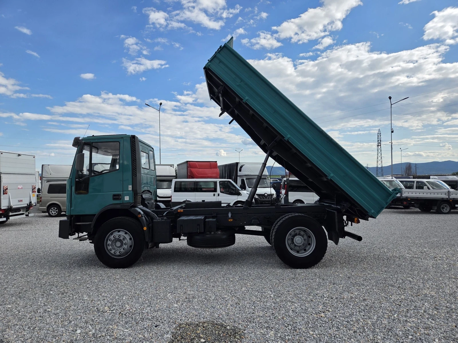 Iveco Eurocargo 180E27, Тристранен самосвал - изображение 2
