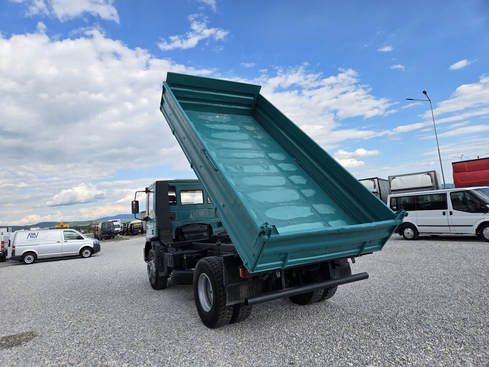 Iveco Eurocargo 180E27, Тристранен самосвал - изображение 3