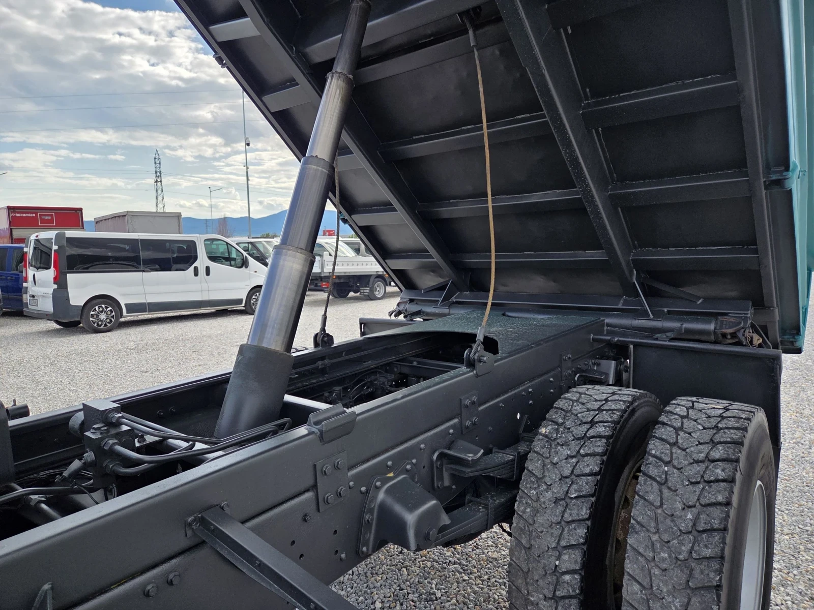 Iveco Eurocargo 180E27, Тристранен самосвал - изображение 9