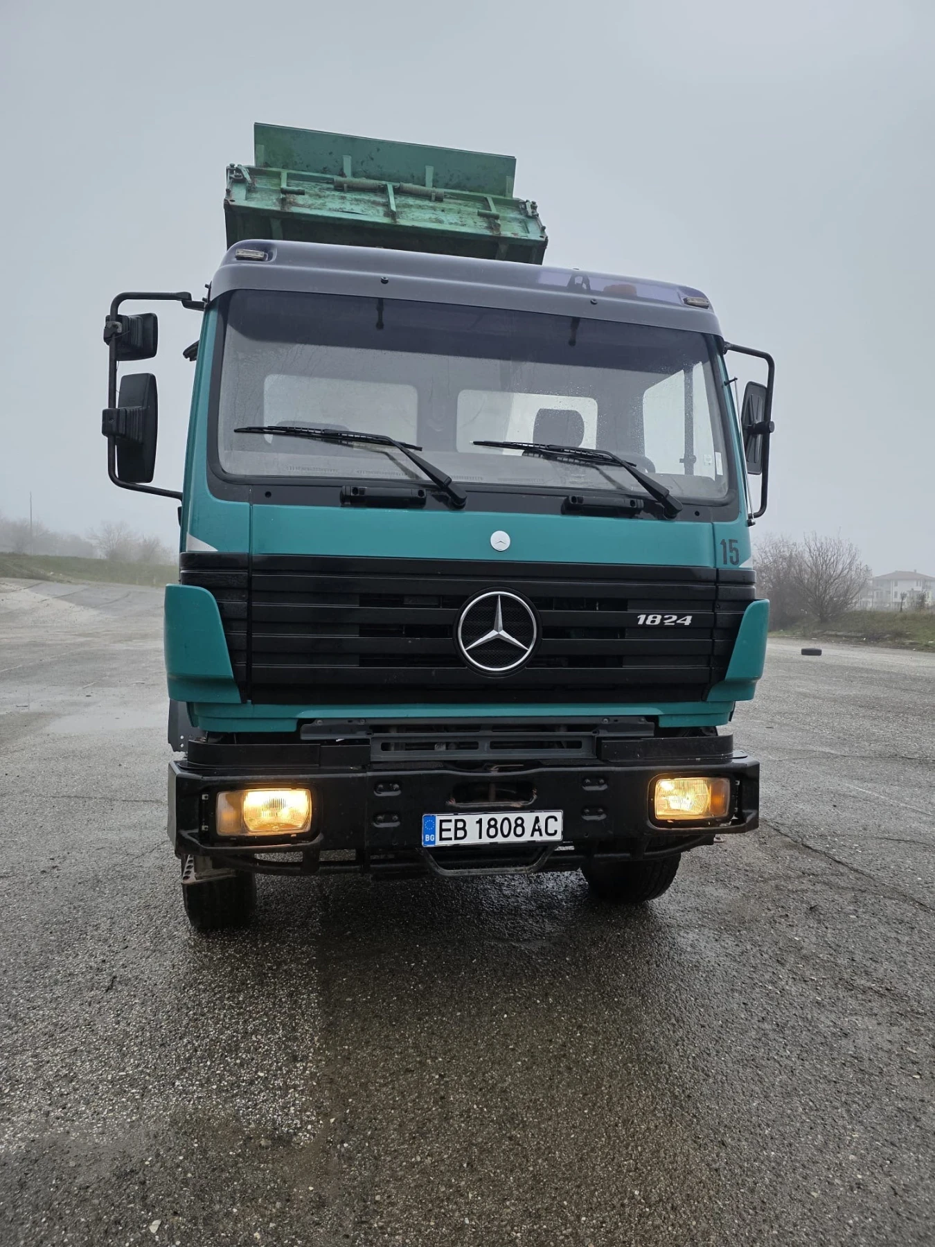 Mercedes-Benz 1824
