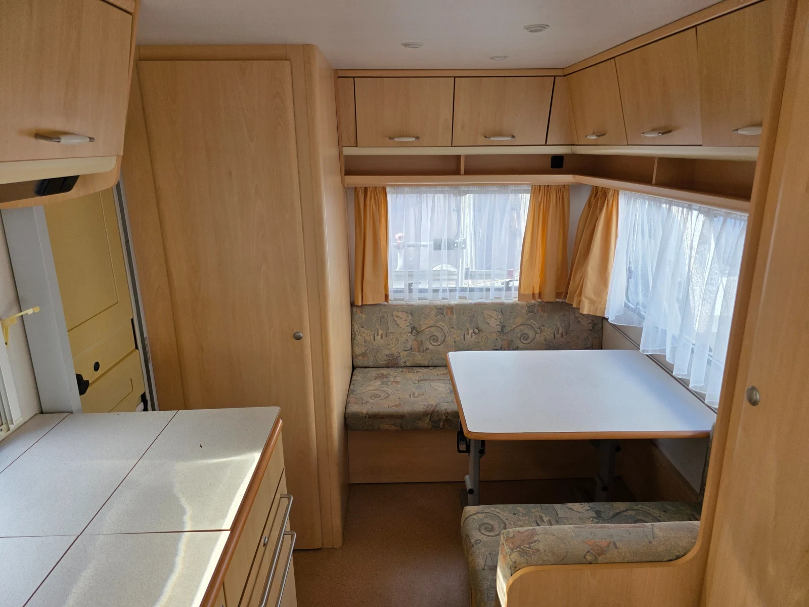 Каравана ABI CHATEAU CARATT 390, снимка 15 - Каравани и кемпери - 54677486