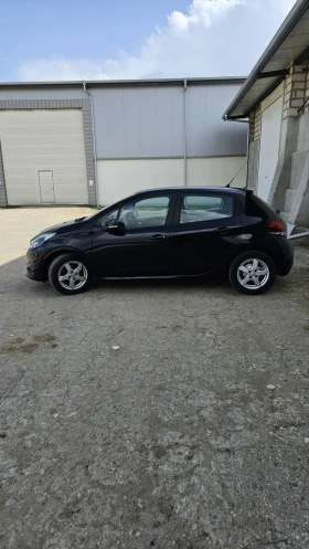 Peugeot 208 1.2 - 82кс., снимка 4