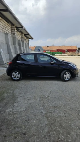 Peugeot 208 1.2 - 82кс., снимка 3