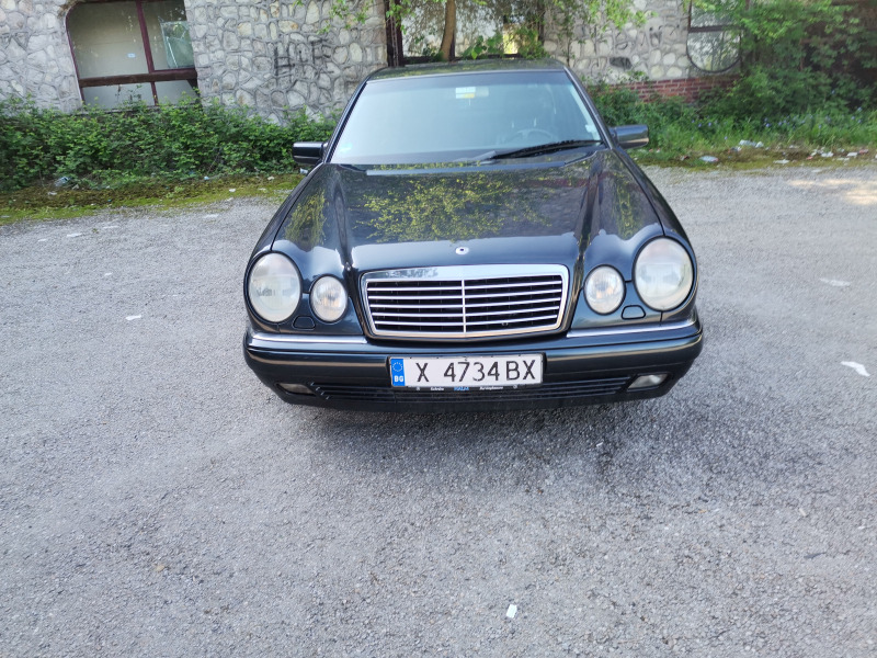Mercedes-Benz E 300, снимка 1 - Автомобили и джипове - 45483444