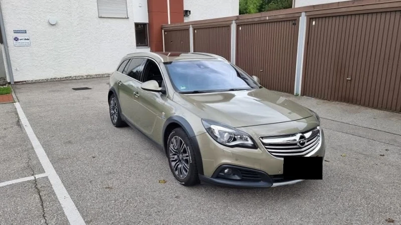 Opel Insignia Sports Tourer SW, снимка 8 - Автомобили и джипове - 48362779