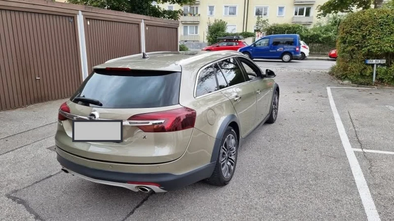 Opel Insignia Sports Tourer SW, снимка 7 - Автомобили и джипове - 48362779