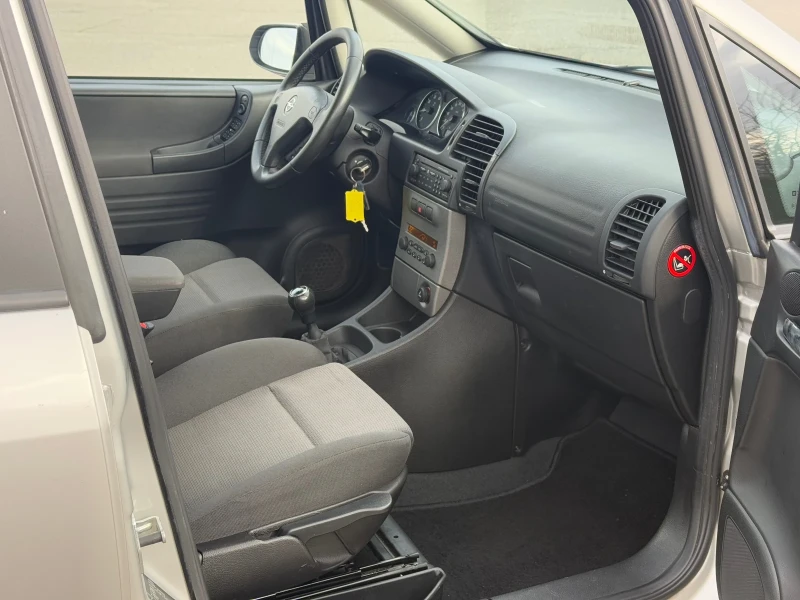 Opel Zafira 1.8i 125к.с * Климатроник* * 6+ 1* , снимка 10 - Автомобили и джипове - 49518812