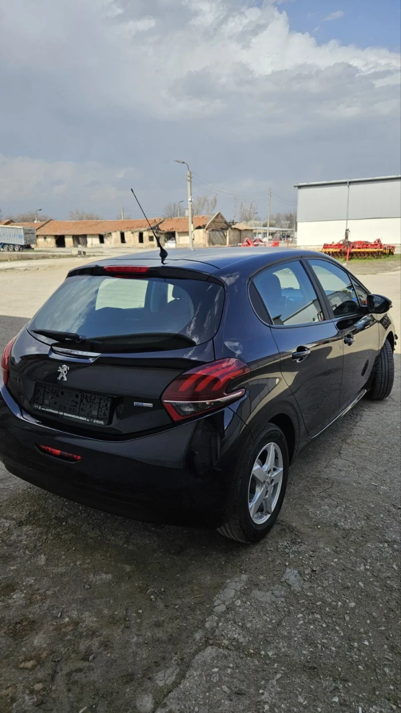 Peugeot 208 1.2 - 82кс., снимка 5 - Автомобили и джипове - 49534677