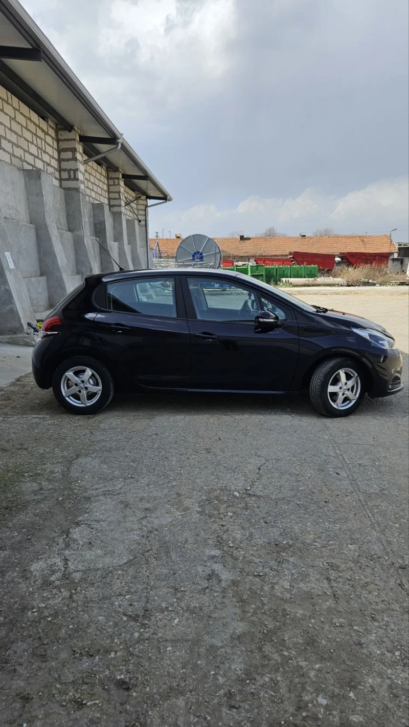 Peugeot 208 1.2 - 82кс., снимка 3 - Автомобили и джипове - 49534677