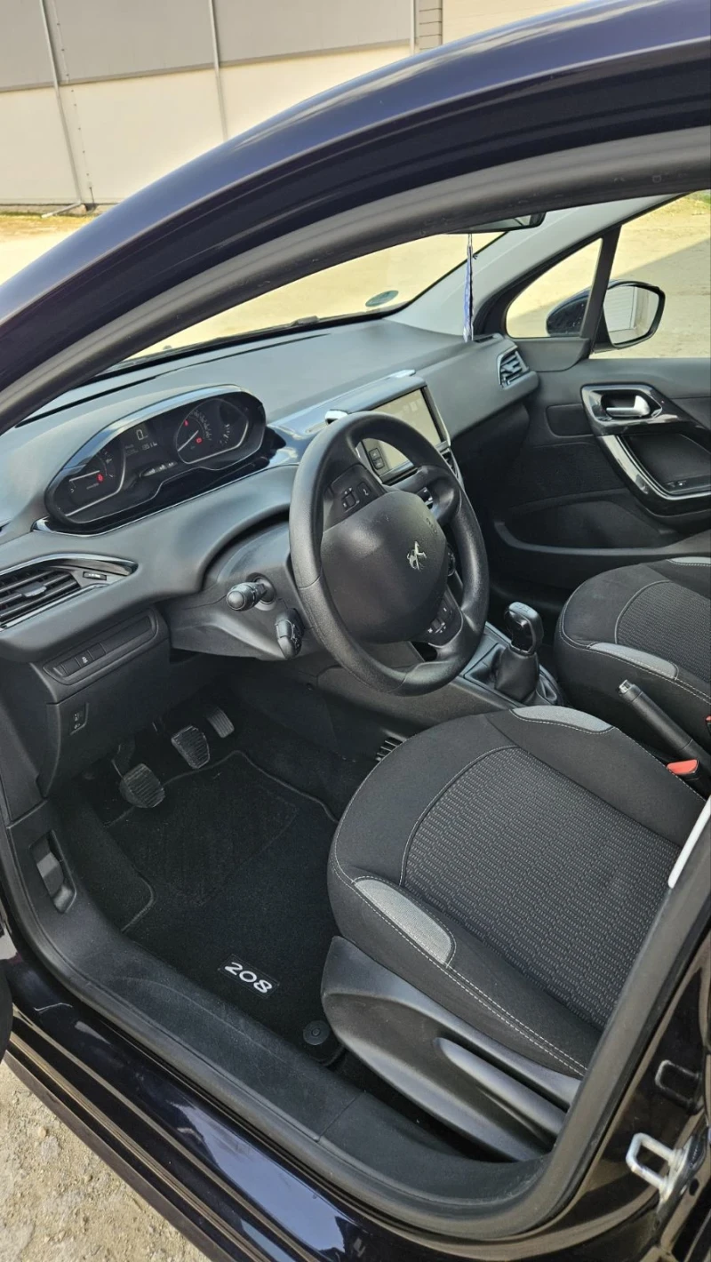 Peugeot 208 1.2 - 82кс., снимка 8 - Автомобили и джипове - 49534677