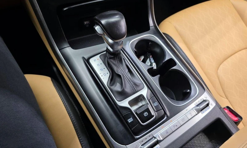 Kia Carnival, снимка 9 - Автомобили и джипове - 51957090