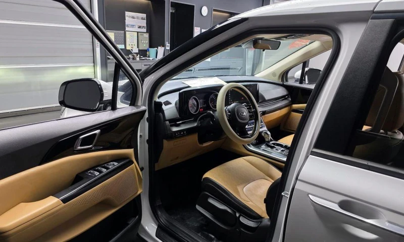 Kia Carnival, снимка 10 - Автомобили и джипове - 51957090