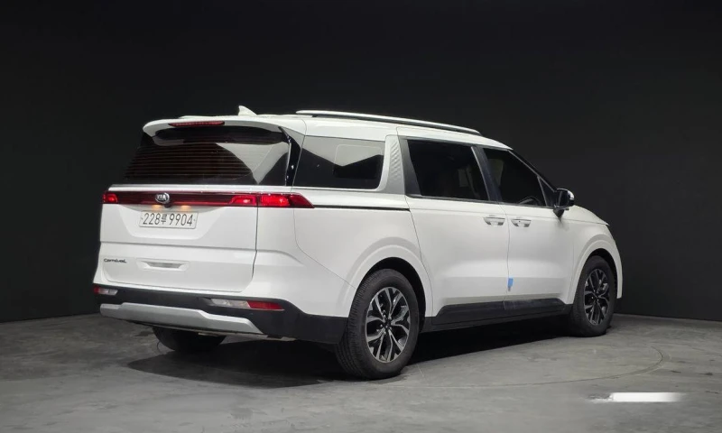 Kia Carnival, снимка 2 - Автомобили и джипове - 51957090