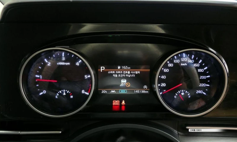 Kia Carnival, снимка 8 - Автомобили и джипове - 51957090