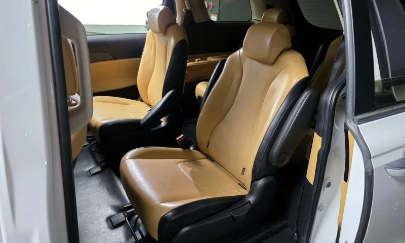 Kia Carnival, снимка 11 - Автомобили и джипове - 51957090