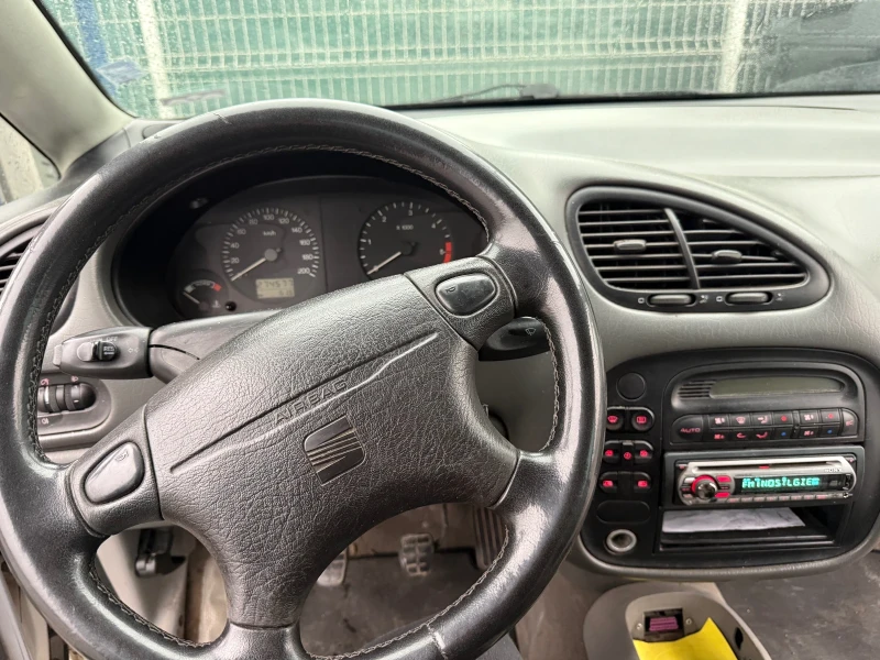 Seat Alhambra 1.9 TDI , снимка 6 - Автомобили и джипове - 52261324