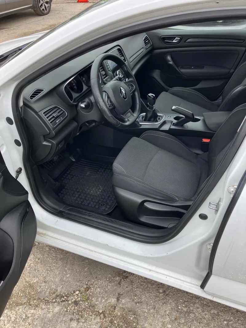 Renault Megane 1.5 DCI Купувана нова !!!, снимка 9 - Автомобили и джипове - 52712967